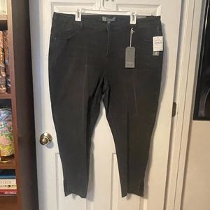 NWT Faded black Wit & Wisdom ankle jeans with fun ankle detailing